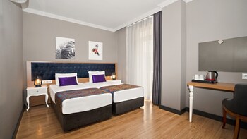 azuu hotel