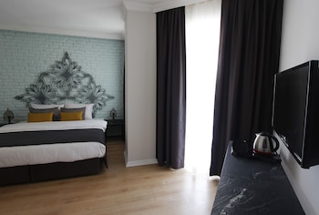 azuu hotel