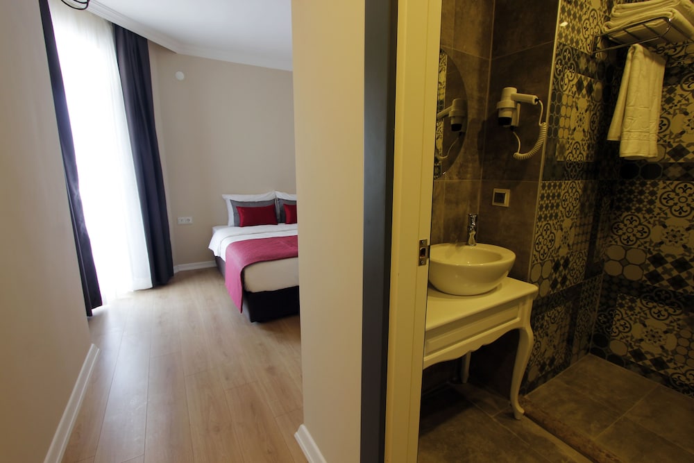 azuu hotel