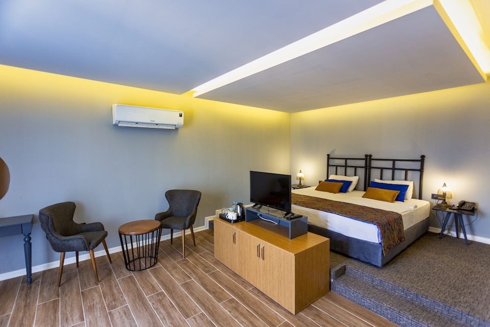 azuu hotel