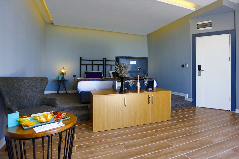 azuu hotel