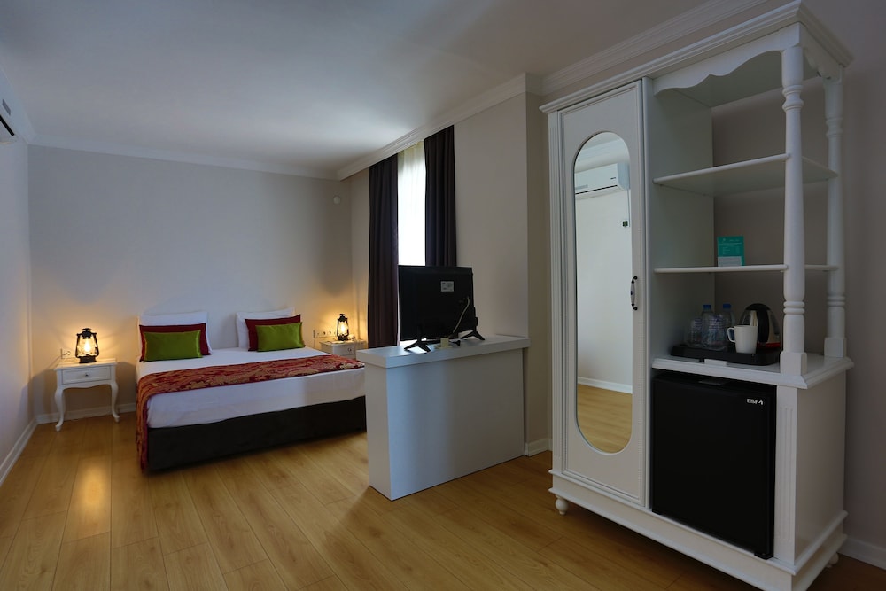 azuu hotel