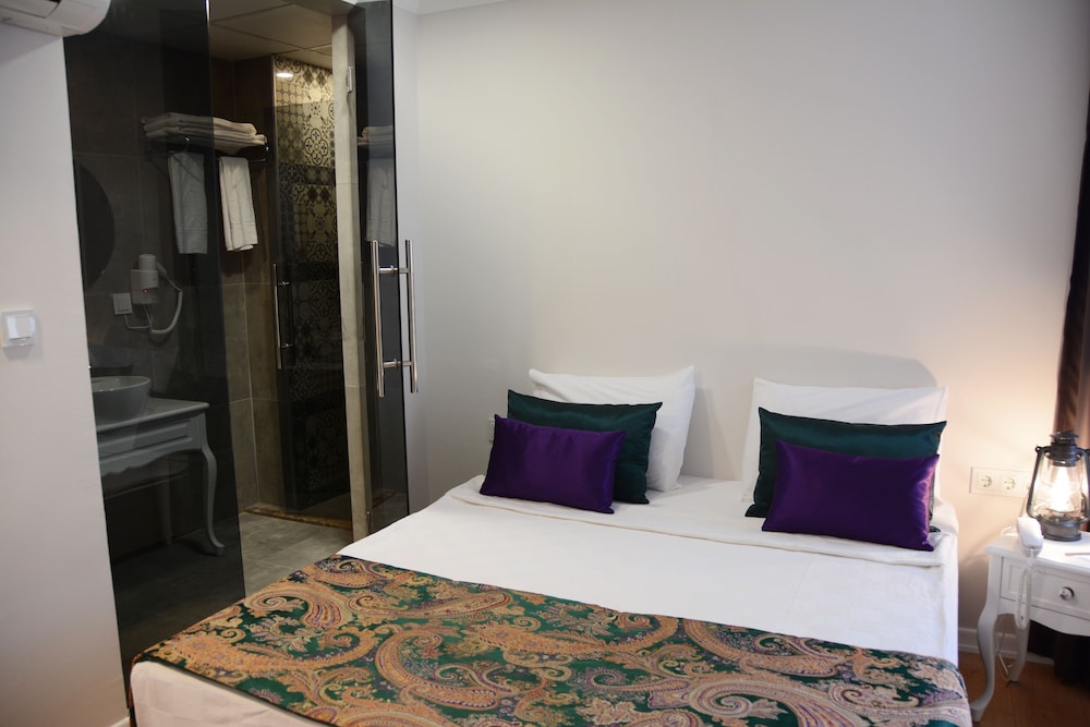 azuu hotel