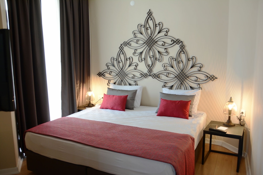 azuu hotel