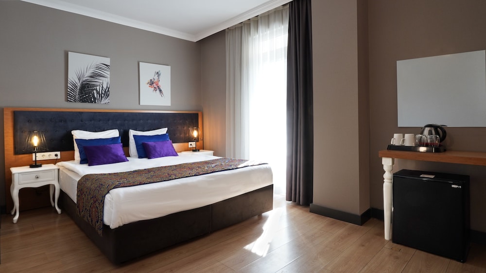 azuu hotel