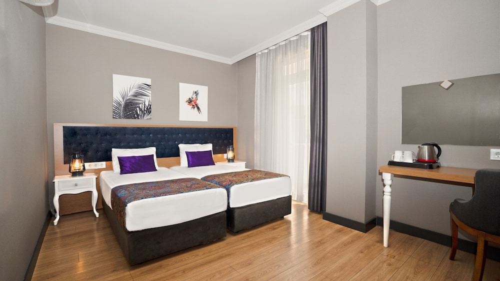 azuu hotel