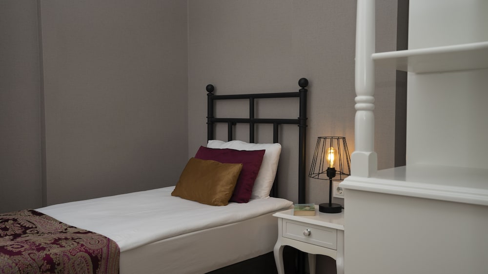 azuu hotel