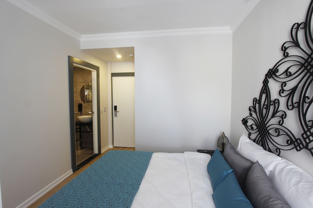 azuu hotel