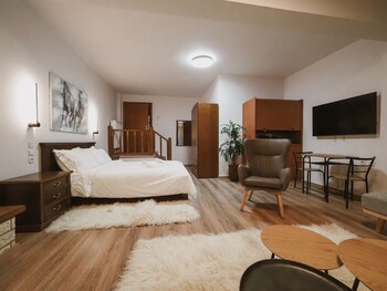 elati leisure suites and apartments
