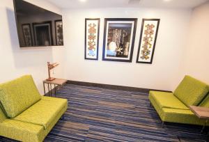 holiday inn express hotel and suites hinton by ihg
