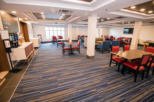 holiday inn express hotel and suites hinton by ihg