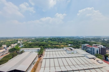 best deal and homey 1br the ayoma apartment