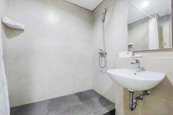 best deal and homey 1br the ayoma apartment