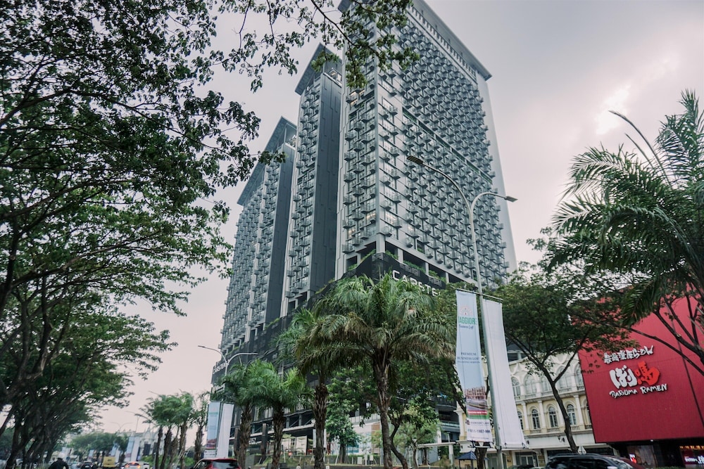 fancy and nice studio apartment carstensz residence