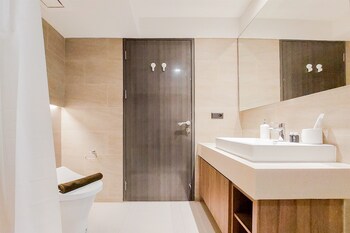 fancy and nice studio apartment carstensz residence