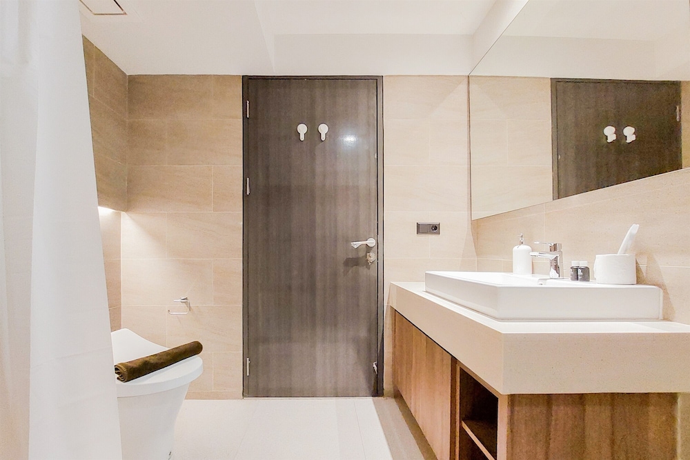 fancy and nice studio apartment carstensz residence