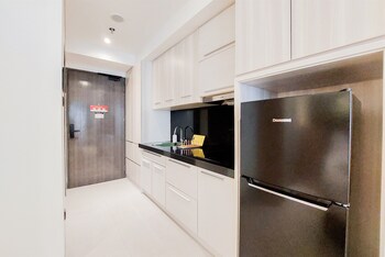 fancy and nice studio apartment carstensz residence