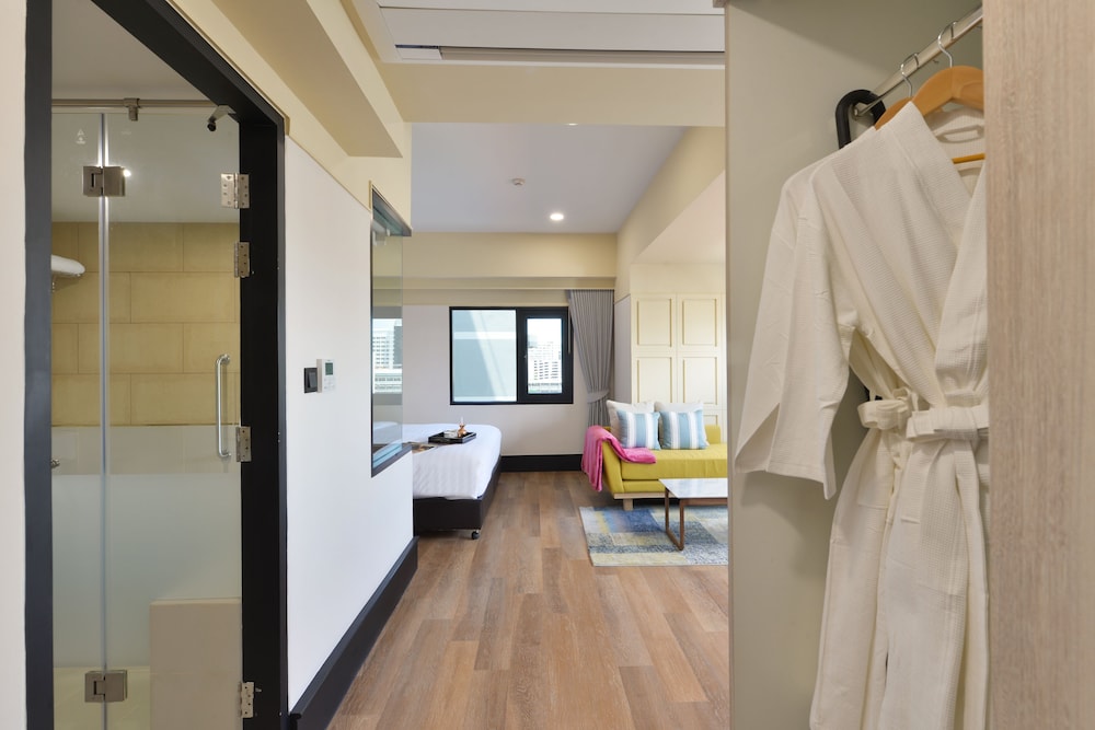 oakwood hotel and residence bangkok