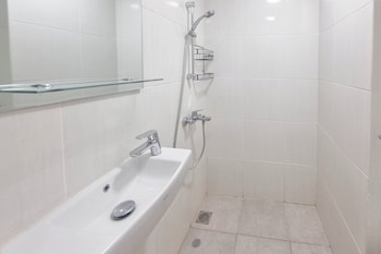 good choice and homey studio at barsa city apartment