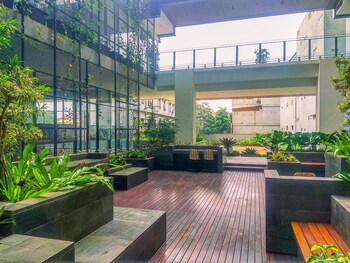 minimalist studio at evenciio margonda apartment