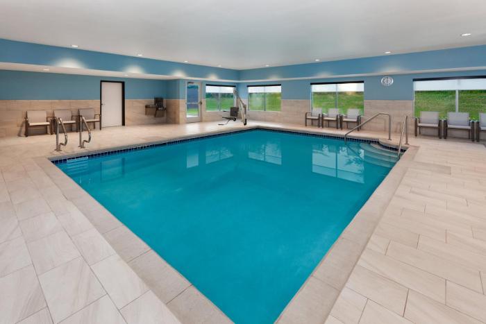 holiday inn express reedsburg dells area an ihg hotel