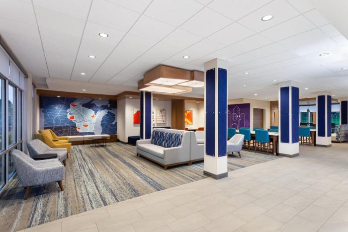 holiday inn express reedsburg dells area an ihg hotel