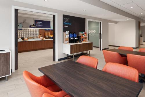 holiday inn express reedsburg dells area an ihg hotel