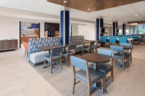 holiday inn express reedsburg dells area an ihg hotel