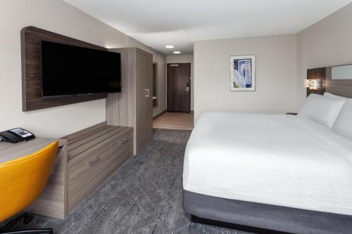 holiday inn express reedsburg dells area an ihg hotel