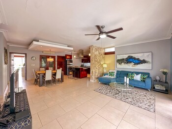 beautiful 2 br apartment with bbq