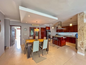 beautiful 2 br apartment with bbq