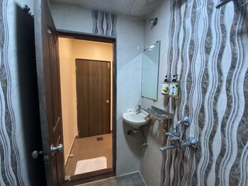 hotel royal grand near mumbai international airport