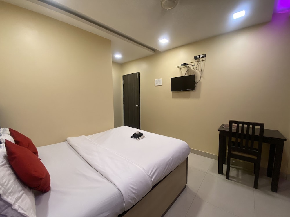 hotel royal grand near mumbai international airport