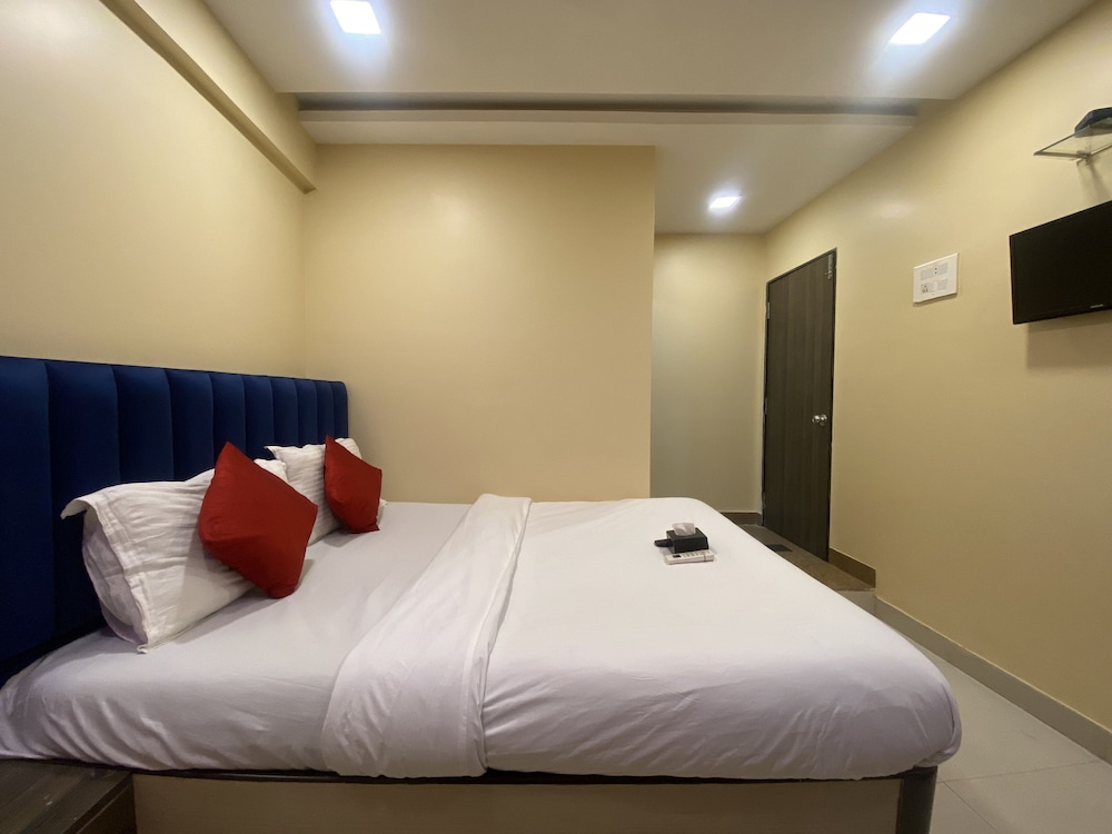 hotel royal grand near mumbai international airport