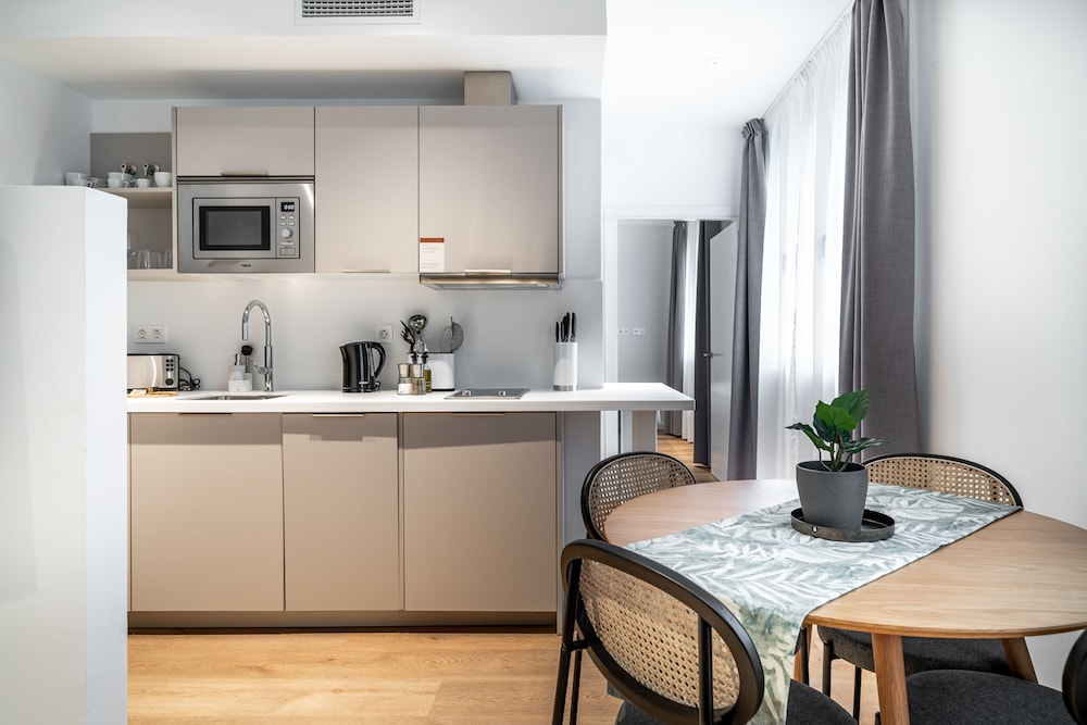limehome sevilla ronda de capuchinos