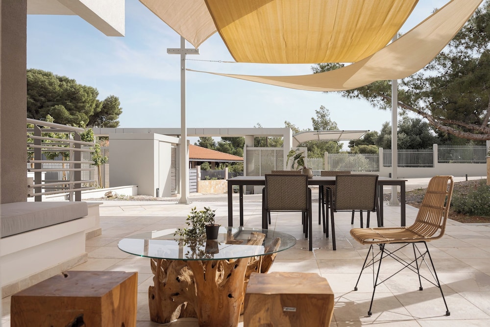 cavos boutique homes