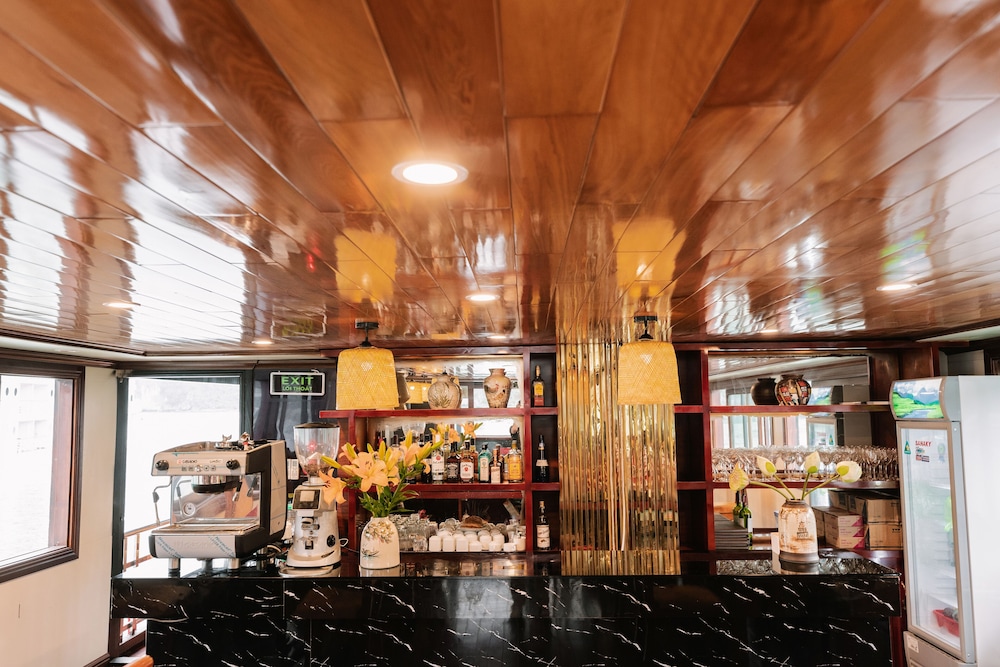 honey boutique cruise