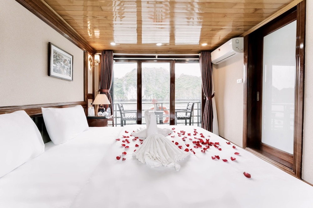 honey boutique cruise