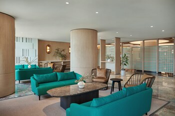 vivere hotel artotel curated