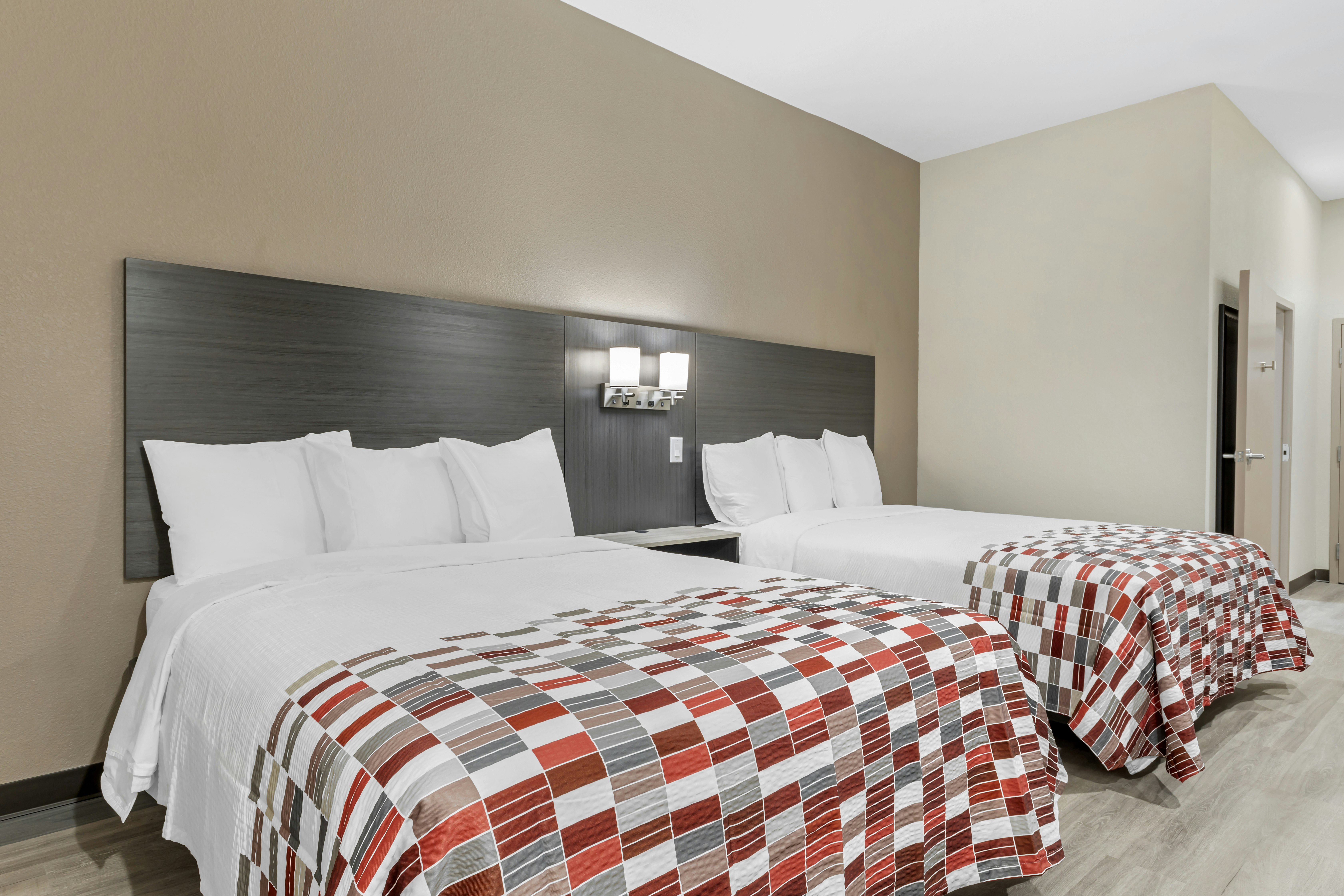 red roof inn hutchins