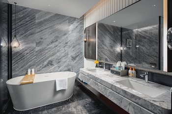 Crowne Plaza Ezhou, An Ihg Hotel,China>>Ezhou,4 star
