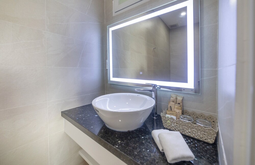 tiffany hotel and restaurant