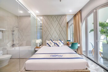 tiffany hotel and restaurant