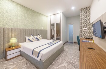 tiffany hotel and restaurant