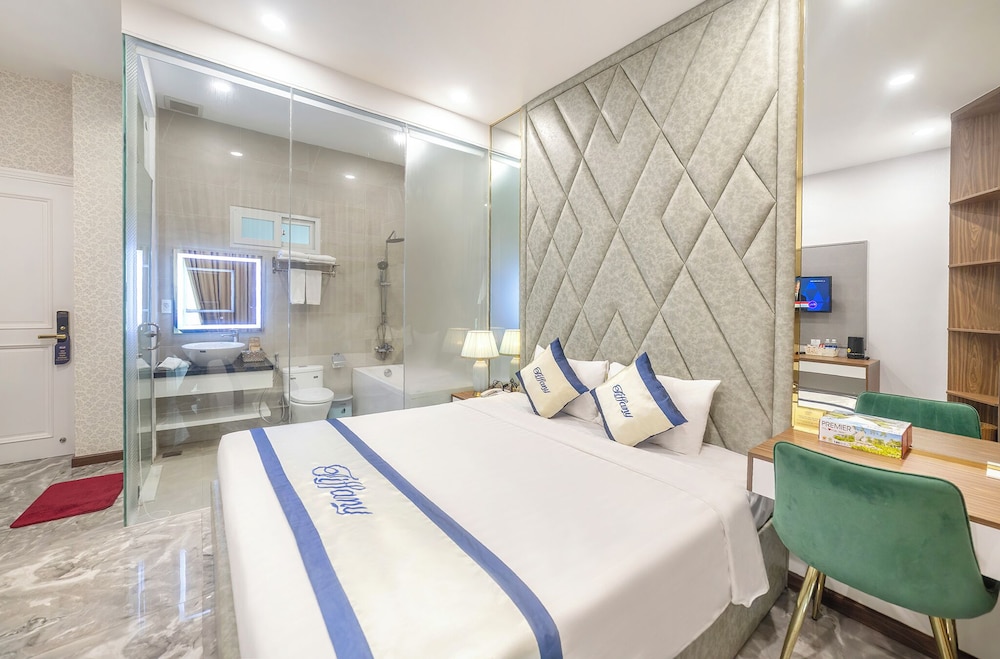 tiffany hotel and restaurant