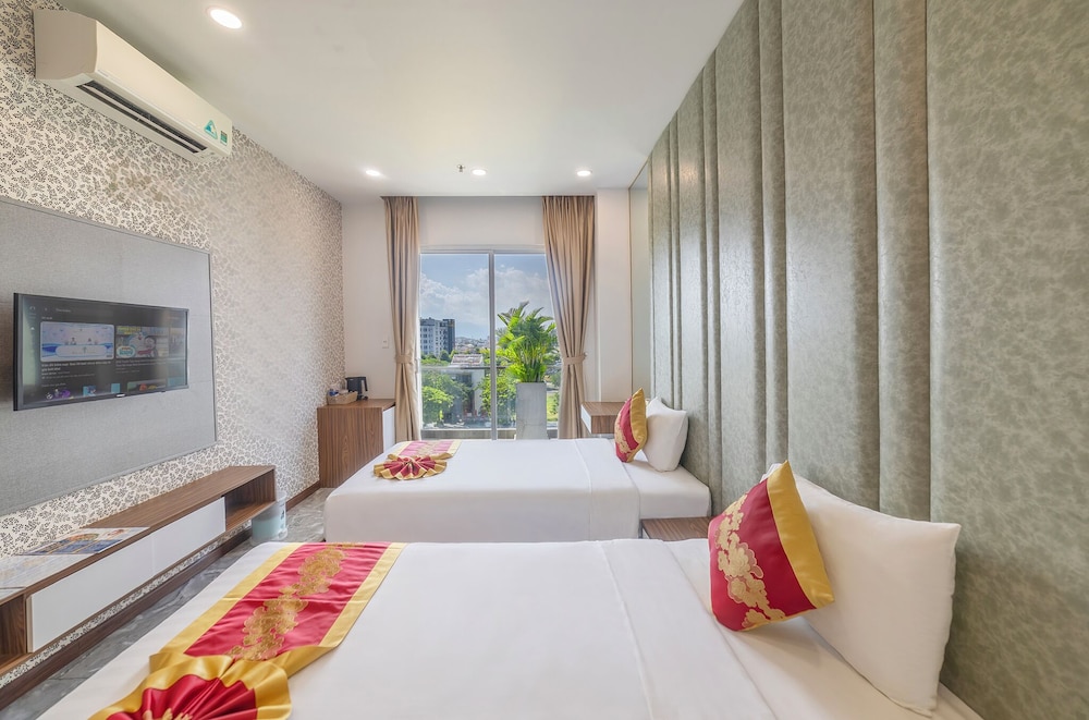 tiffany hotel and restaurant