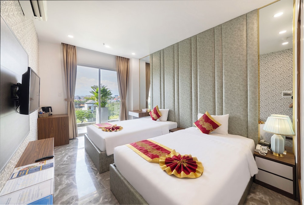 tiffany hotel and restaurant