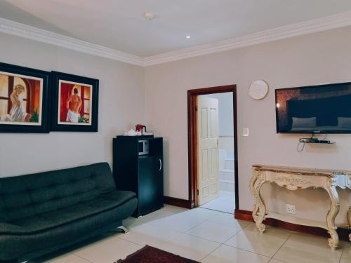 red apple guest house