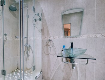 red apple guest house