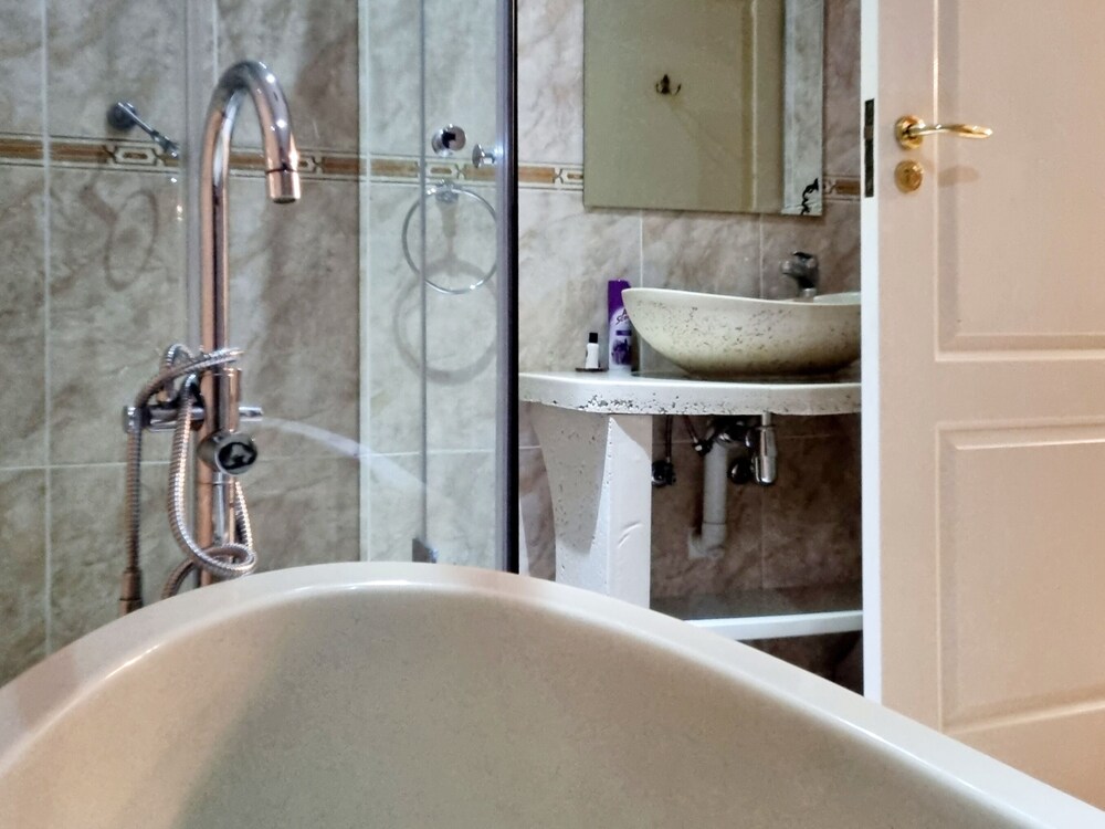 red apple guest house